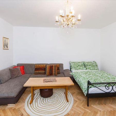 Fairytale Apartment Under The Castle - 5 Min City! เชสกี้ครุมลอฟ ภายนอก รูปภาพ